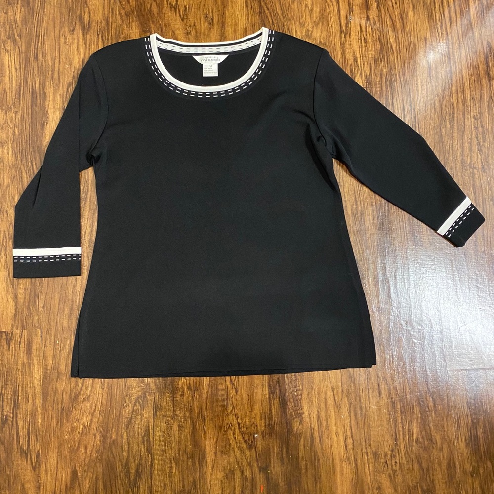 Mistook light sweater size M